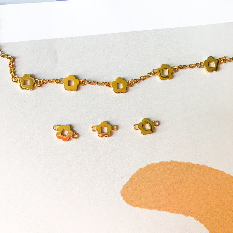 Small Flower pendant in gold stainless steel 1 pc/ pendant diy for jewellery necklace bracelet earrings handicraft
