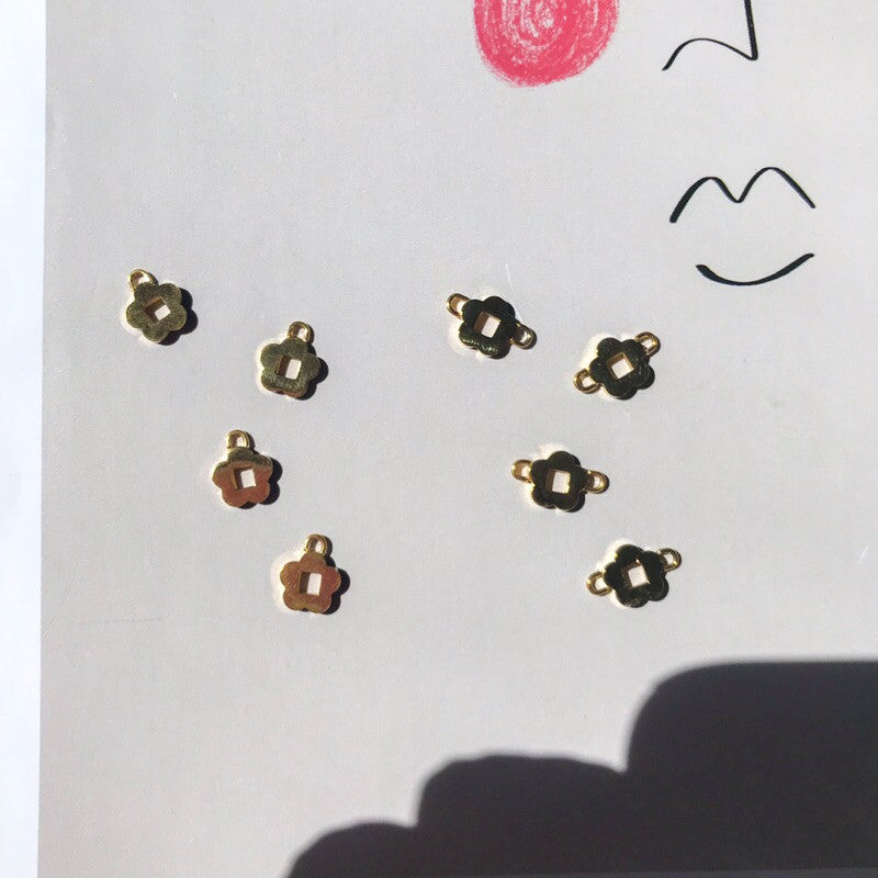 Small Flower pendant in gold stainless steel 1 pc/ pendant diy for jewellery necklace bracelet earrings handicraft