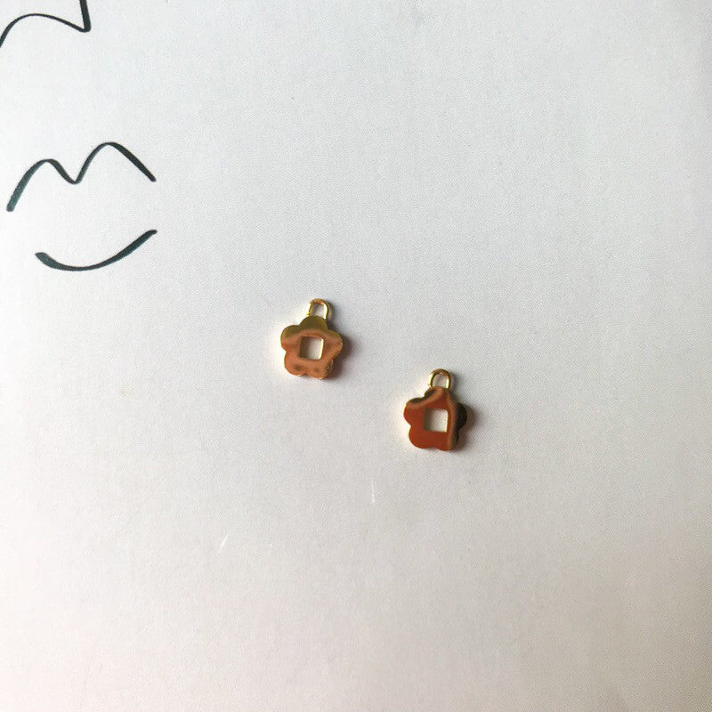 Small Flower pendant in gold stainless steel 1 pc/ pendant diy for jewellery necklace bracelet earrings handicraft