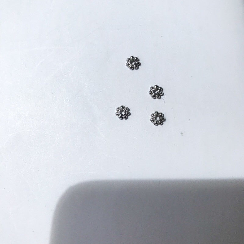 Stainless steel flower spacer 4mm/ 6mm 1pc