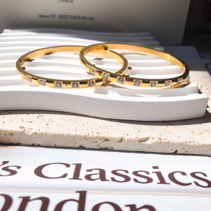 Gold Bangle in Stainless steel material/ Bracelet jewellery for lady accessories fashion necklace earrings