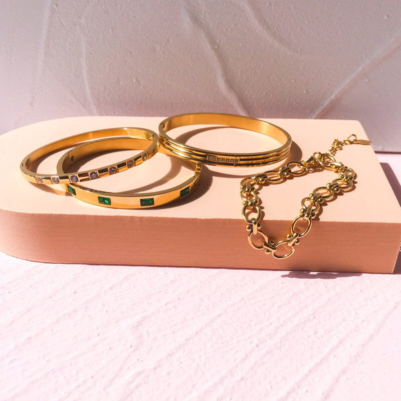 Gold Bangle in Stainless steel material/ Bracelet jewellery for lady accessories fashion necklace earrings