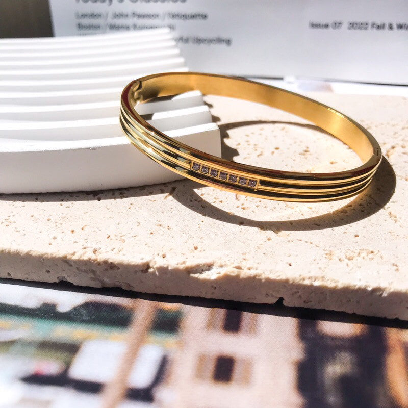 Gold Bangle in Stainless steel material/ Bracelet jewellery for lady accessories fashion necklace earrings