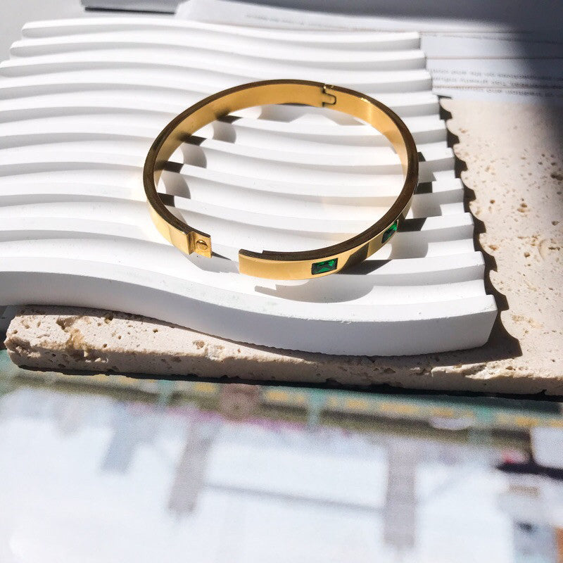 Gold Bangle in Stainless steel material/ Bracelet jewellery for lady accessories fashion necklace earrings