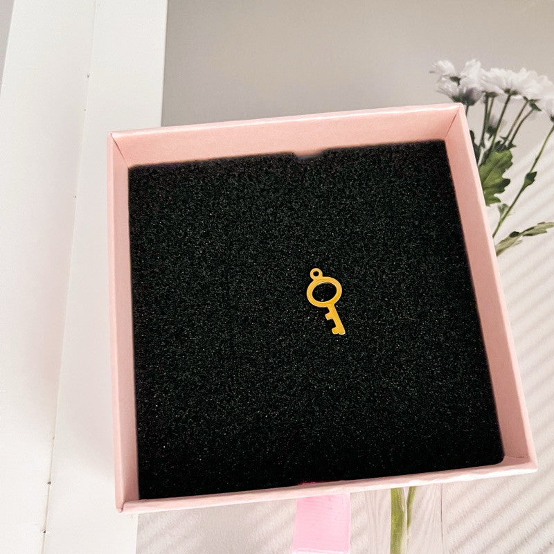 L-V inspired pendant stainless steel gold 1pc/ diy jewellery necklace