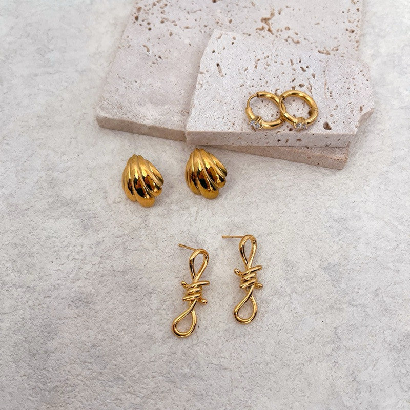 Stainless steel earrings 1 pair/ shell earrings croissant earrings white zircon huggies pearl earrings gold jewellery