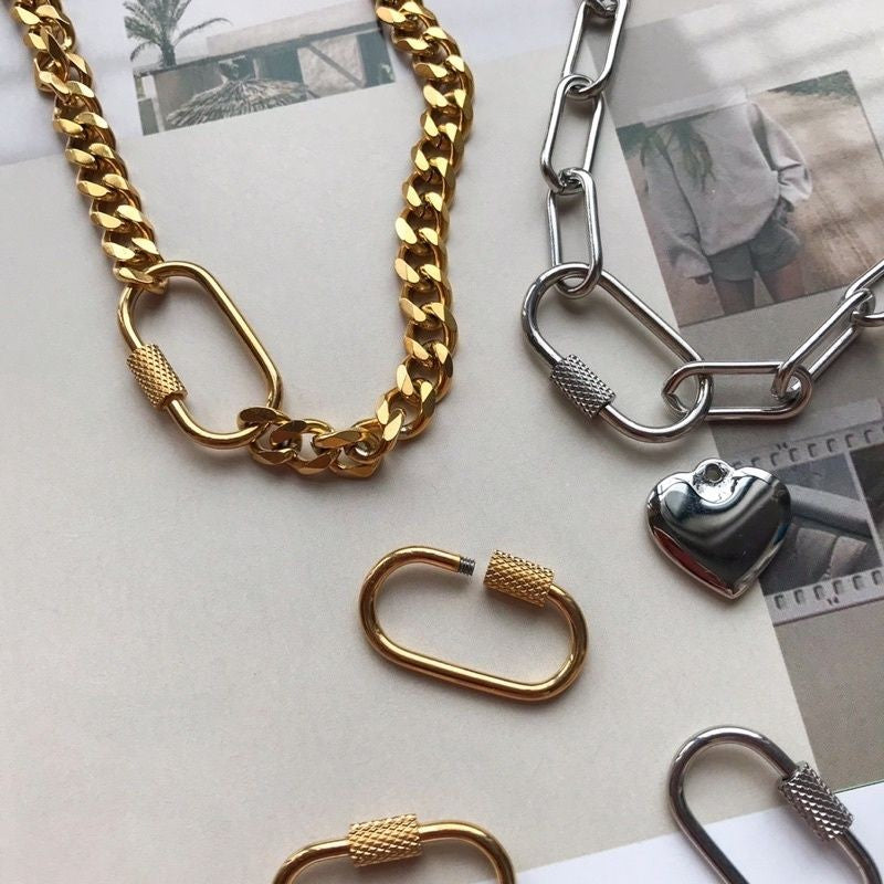 Big Claps Ending: Rectangular Lock with Diamonds/ Love Shaped Clasp