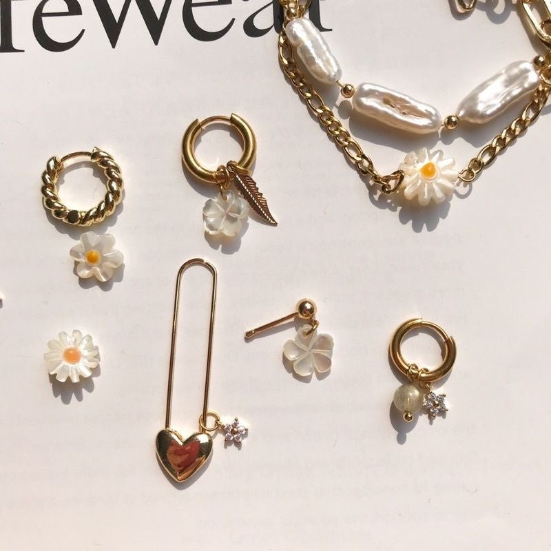 Flower charms 1pc - Made from natural shell