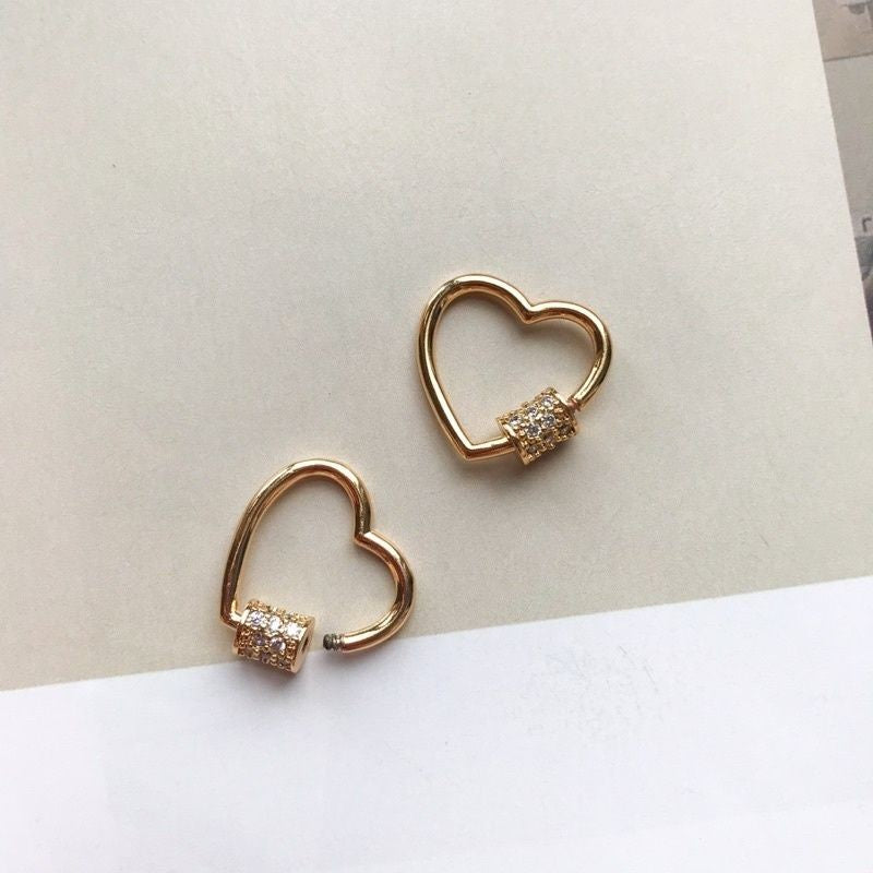 Big Claps Ending: Rectangular Lock with Diamonds/ Love Shaped Clasp