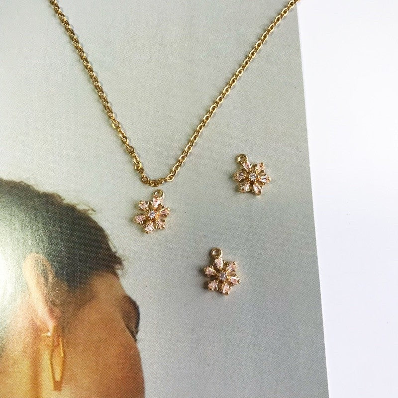 Snow pendant -  zirconia/ sparkle stone/ clover/ flower/ leave