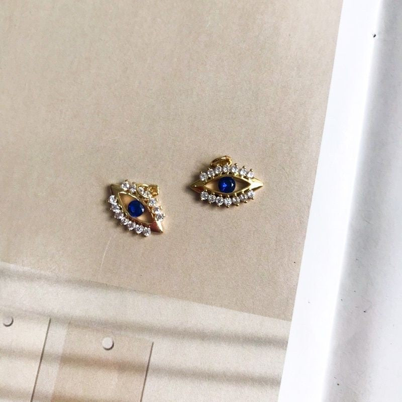 Evil eye pendant with zirconia stone