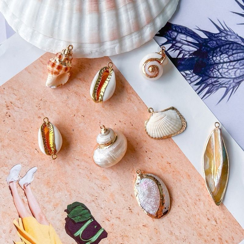 Seashell pendant plated in gold/ DIY shell accessories for necklace gold earrings