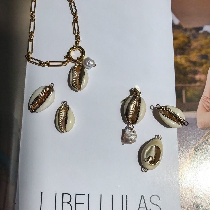 Seashell pendant plated in gold/ DIY shell accessories for necklace gold earrings