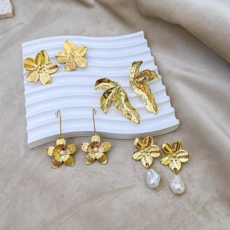 Stainless steel flower earrings/ gold earrings pearl earrings