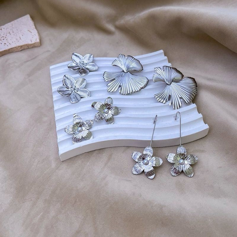 Stainless steel flower earrings/ gold earrings pearl earrings
