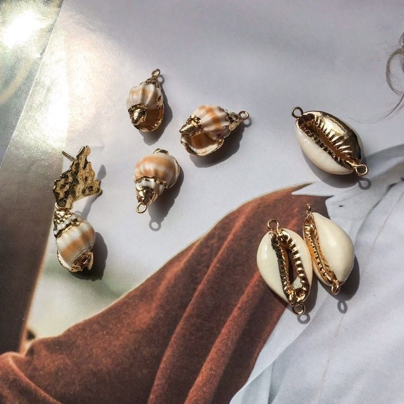 Seashell pendant plated in gold/ DIY shell accessories for necklace gold earrings