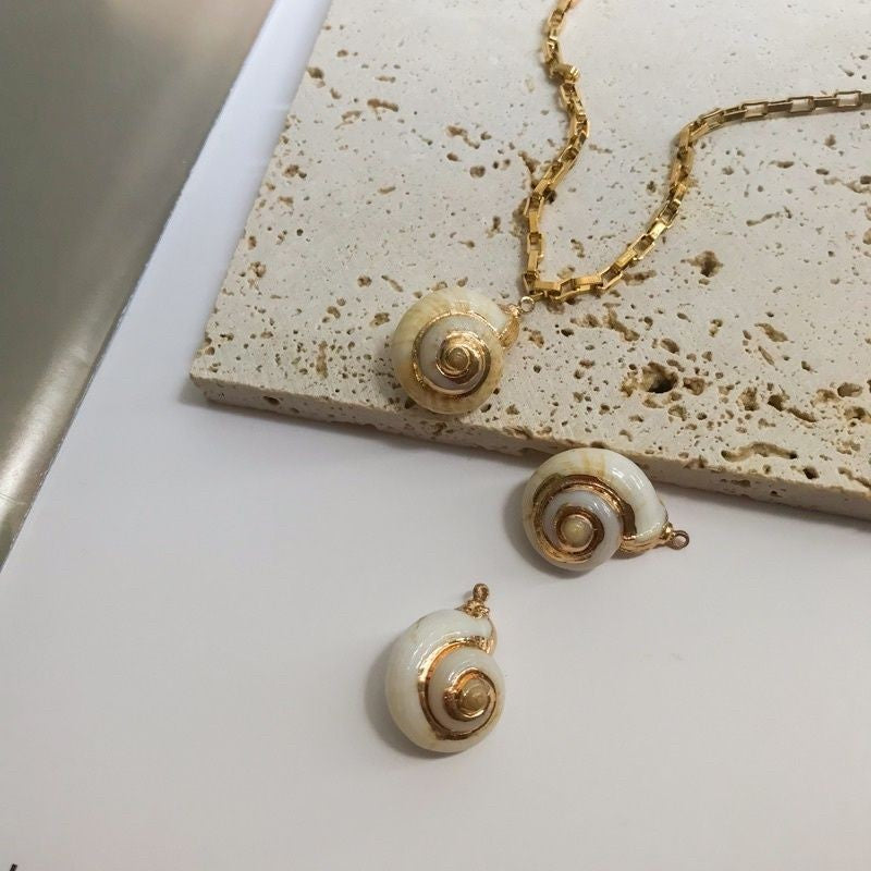 Seashell pendant plated in gold/ DIY shell accessories for necklace gold earrings