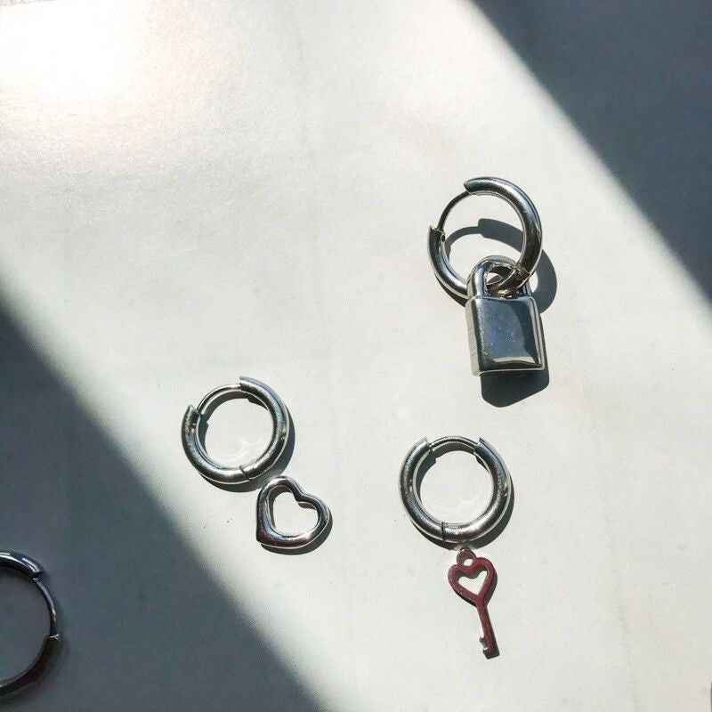 Stainless steel huggies 2.5mm thickness 1 pair/ Stainless steel colour and Rosegold/ Tarnish Resistant PVD coating